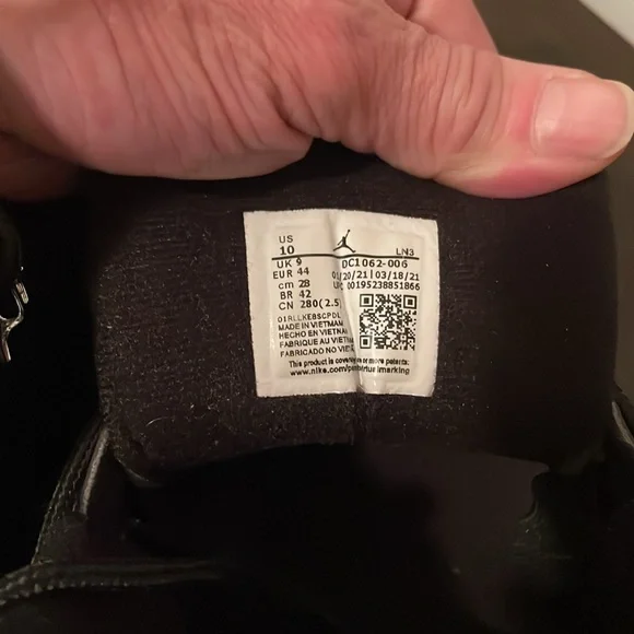 Nike AirJordan Retro 12 - Picture 10 of 15